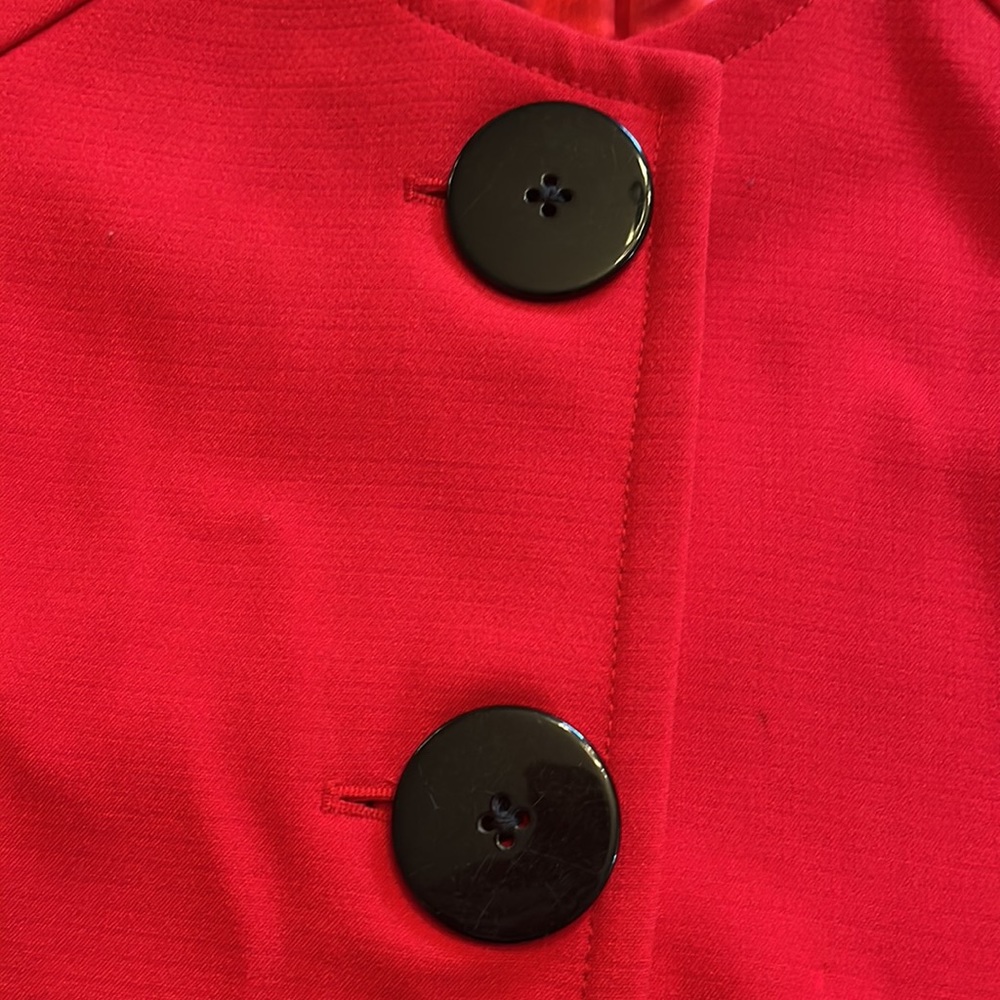 Red 8 - Picture 3 of 5